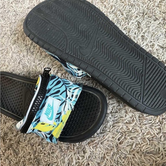Nike Black and Vibrant Pattern Slide Sandals - Picture 4 of 4